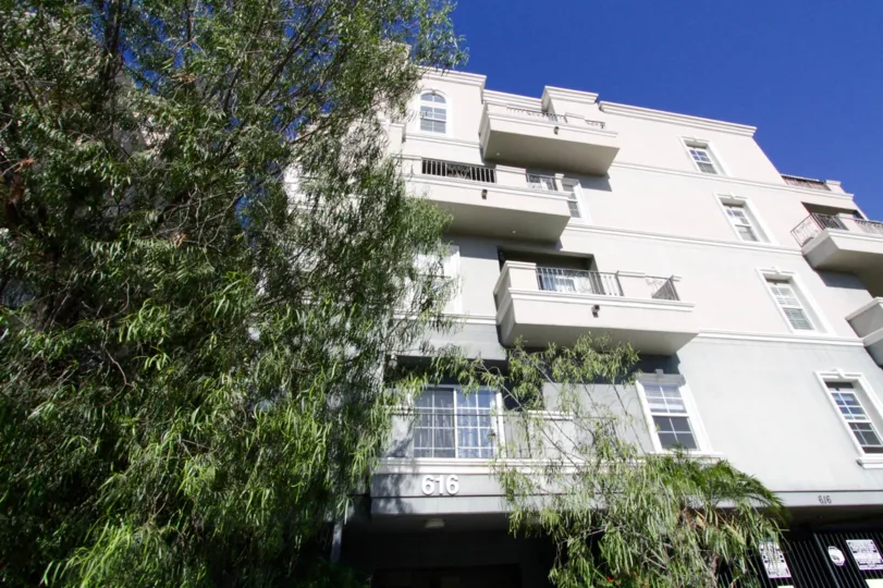 Wilton Manor condo building in Koreatown