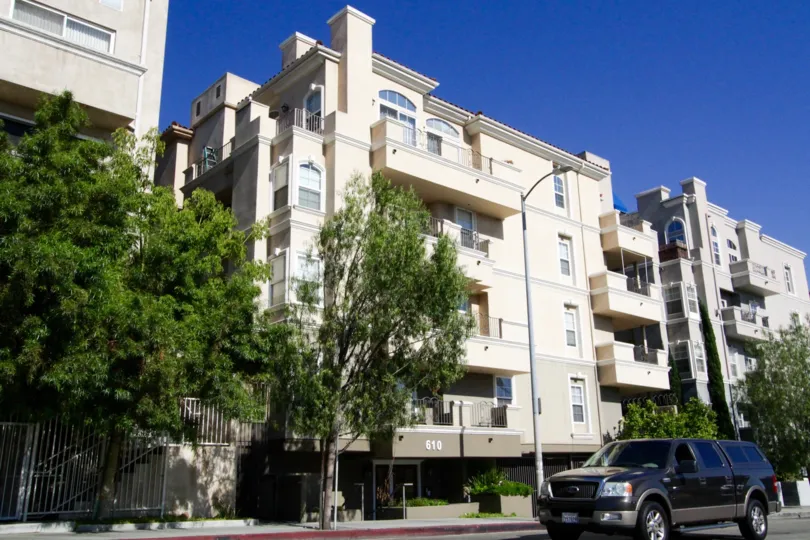 Wilton Terrace is a midrise building consisting of 5 stories
