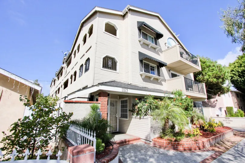 The view of the building at 1123 Junipero Ave