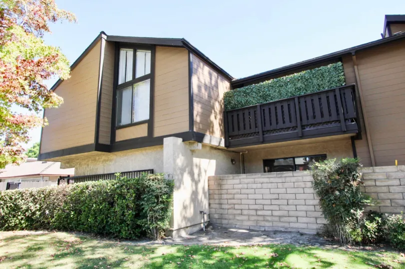 The view of 1630 Park Ave in Long Beach, California