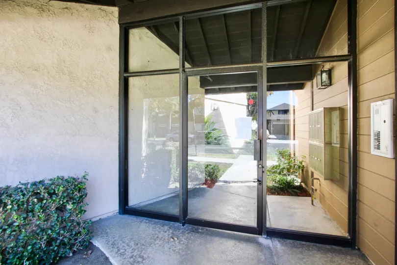 The entrance into 1630 Park Ave in Long Beach, California
