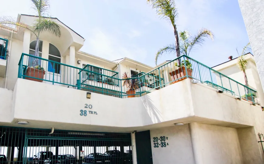 The patio on the roof of 20 38th PI in Long Beach, California