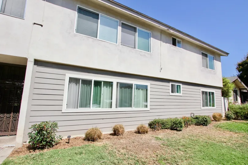 The windows in the building at 3045 E Theresa St