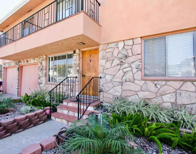 The entrance into 3122 E Theresa St in Long Beach, California