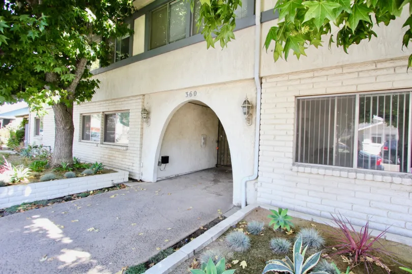 The walkway up to 360 Gladys Ave