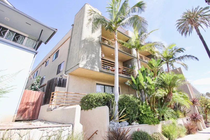 The balconies at 3811 E Livingston Dr