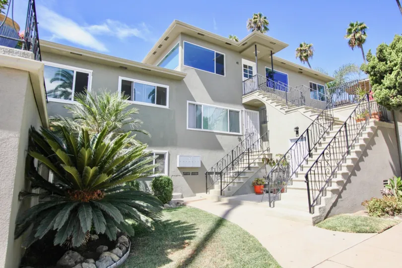 The walkway leading up to 39 Termino Ave in Long Beach, California