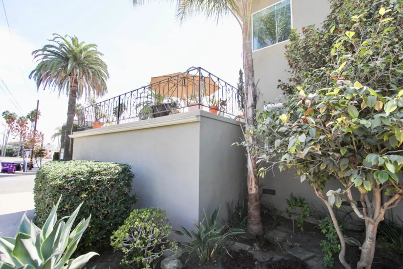 The patio at 39 Tremino Ave in Long Beach, California