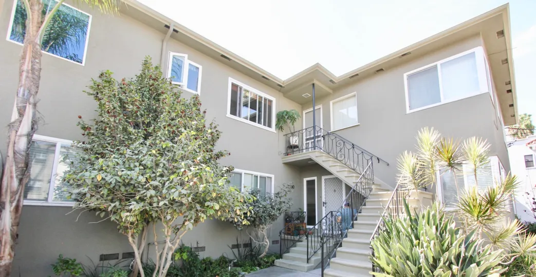 The trees around 39 Termino Ave in Long Beach, California