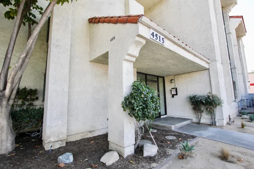 The address above the entrance into 4515 California Ave