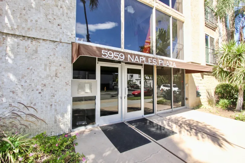 The entrance into 5959 E Naples Plaza