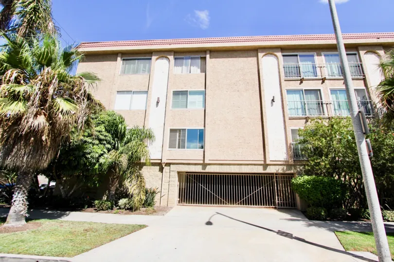 The driveway up to 5959 E Naples Plaza