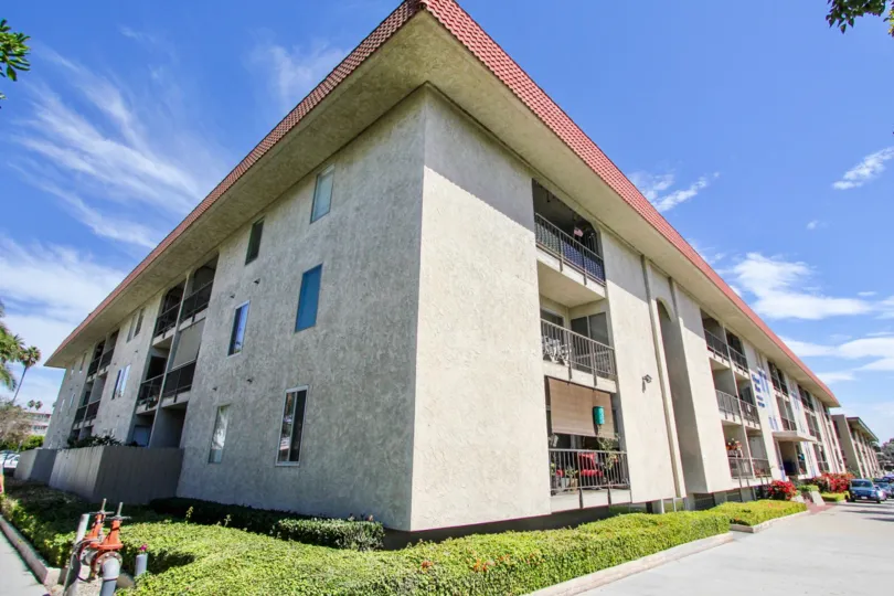 The corner of the Belmont Shore Condominiums building