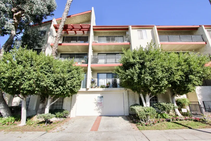 The balconies at Bixby Elm Condominiums