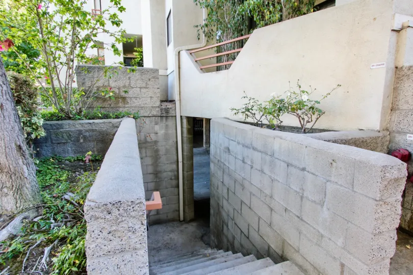The stairs leading down to Bixby Knolls Terrace