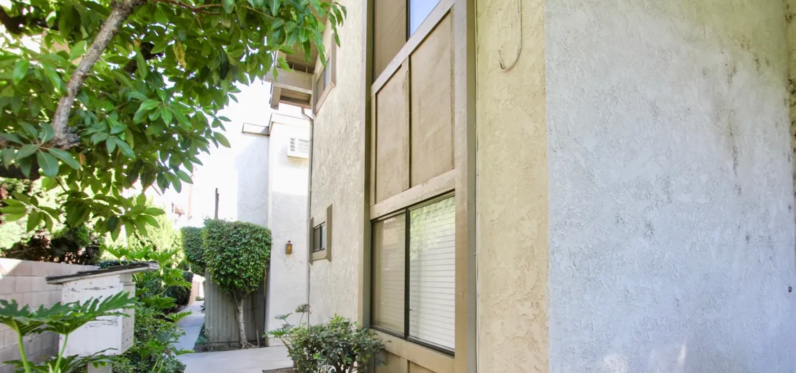 The windows in units at Bixby Knolls