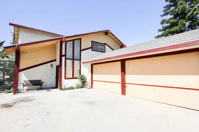 The garages at Casa Del Obispo