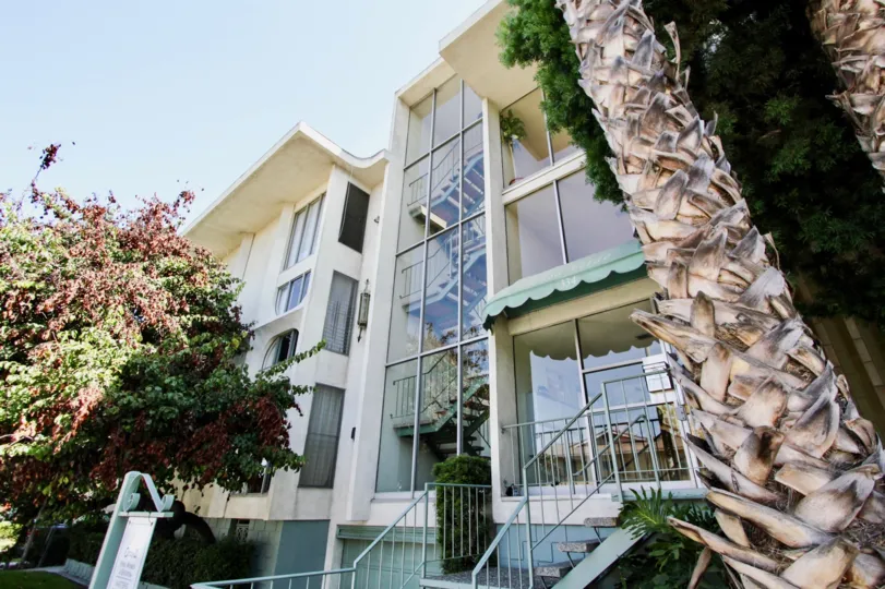 The windows in the Casa Verde building
