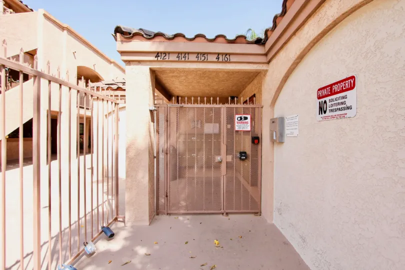 The gated entrance into Circleview