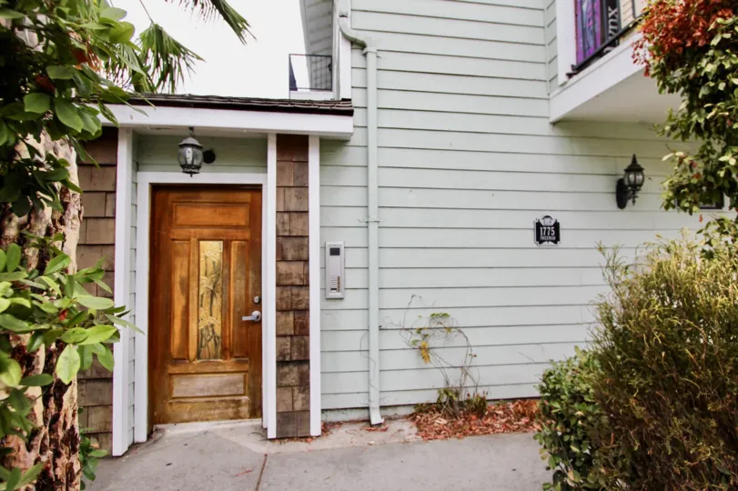 The entrance into City View Condominiums