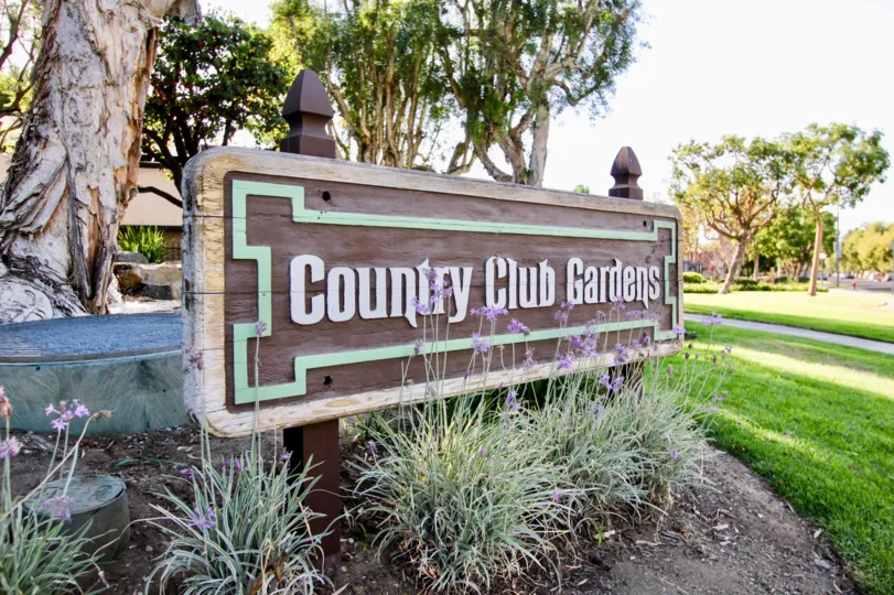 The sign announcing Country Club Gardens in Long Beach, California