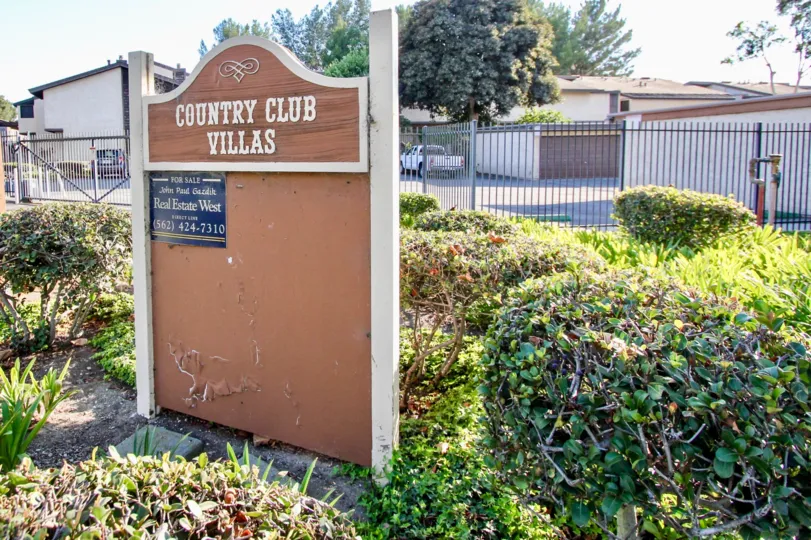 The sign announcing Country Club Villas in Long Beach, California