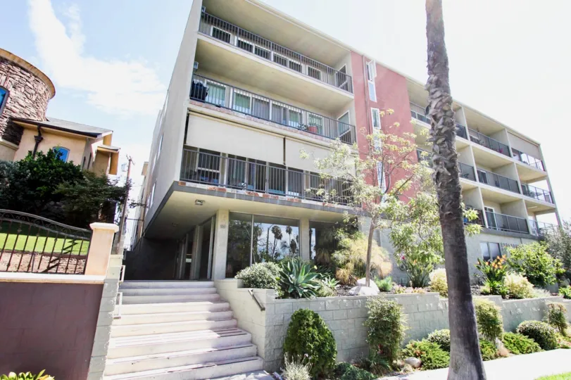 The view of the Crestmar building in Long Beach, California