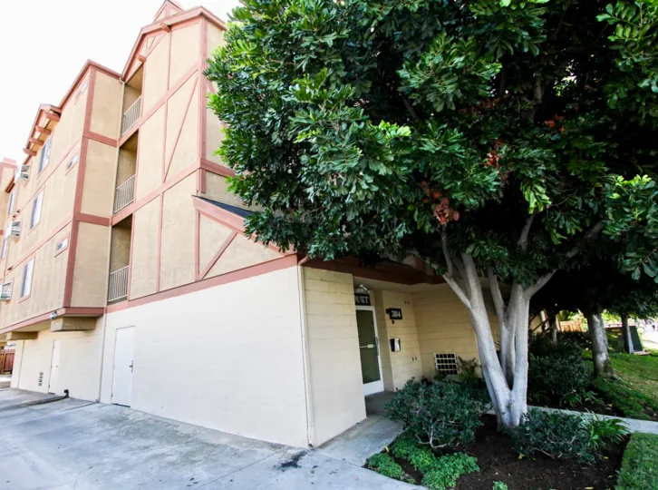 The view of Dover Court in Long Beach, California