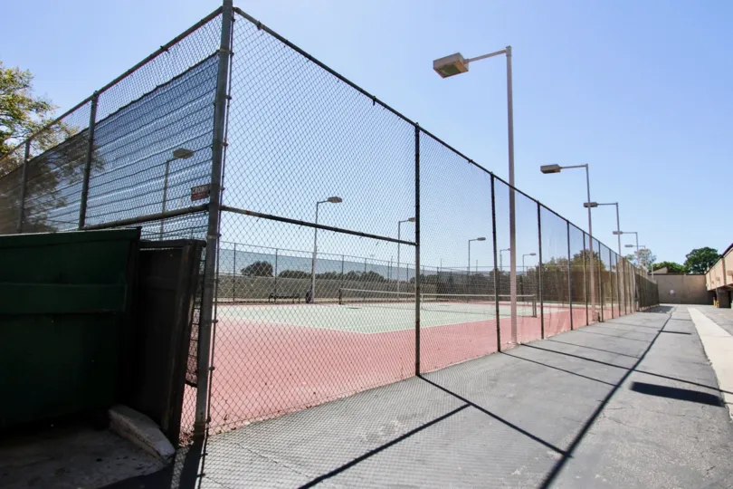 The tennis courts at El Dordao Lakes
