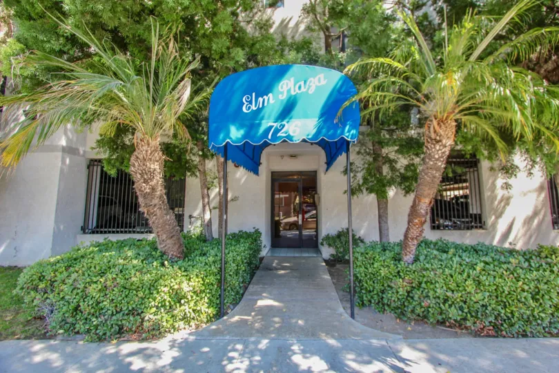 The covered entrance into Elm Plaza in Long Beach, California