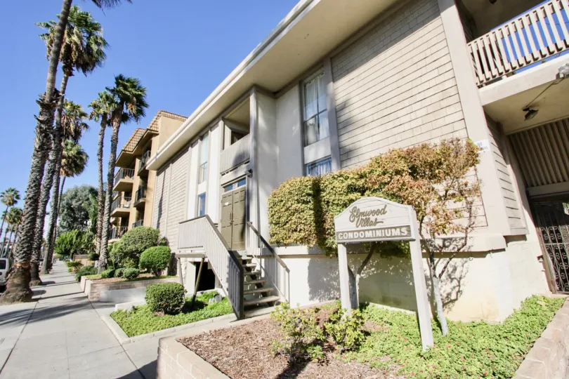 The view of Elmwood Villas in Long Beach, California