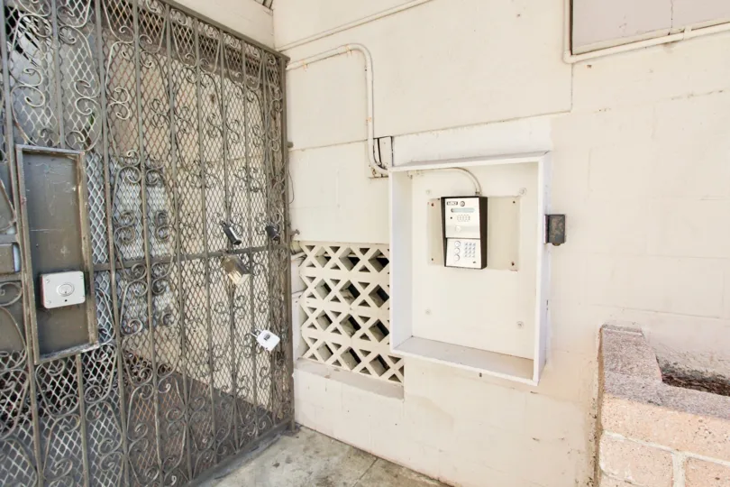 The gate into Elmwood Villas