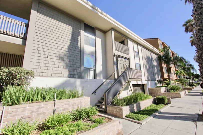 The landscaping around Elmwood Villas