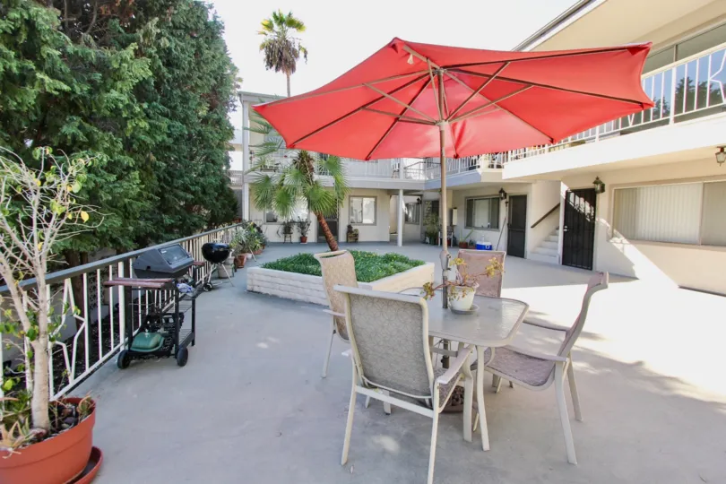 The patio at Elmwood Villas