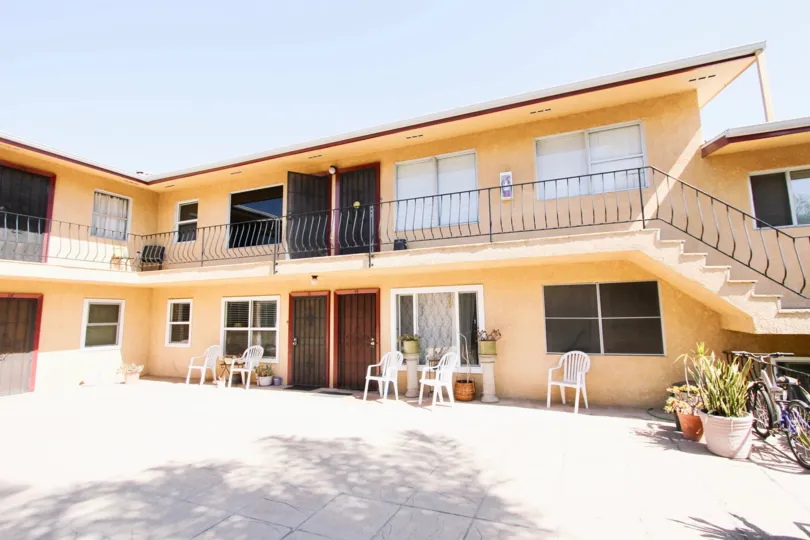 The windows in the units at Long Beach Monterey