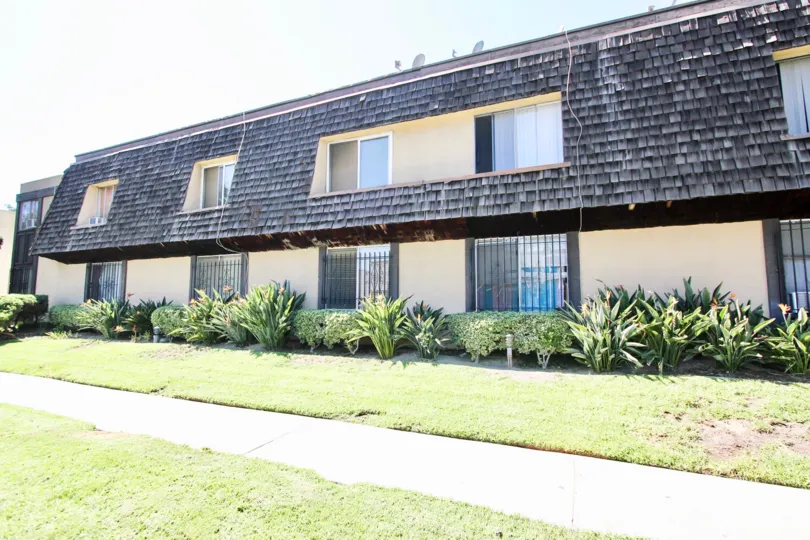 The sidewalk running in front of New England Manor in Long Beach, California