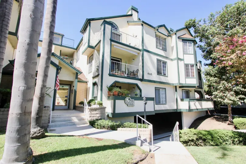 The sidewalk leading up to Ocean Palms