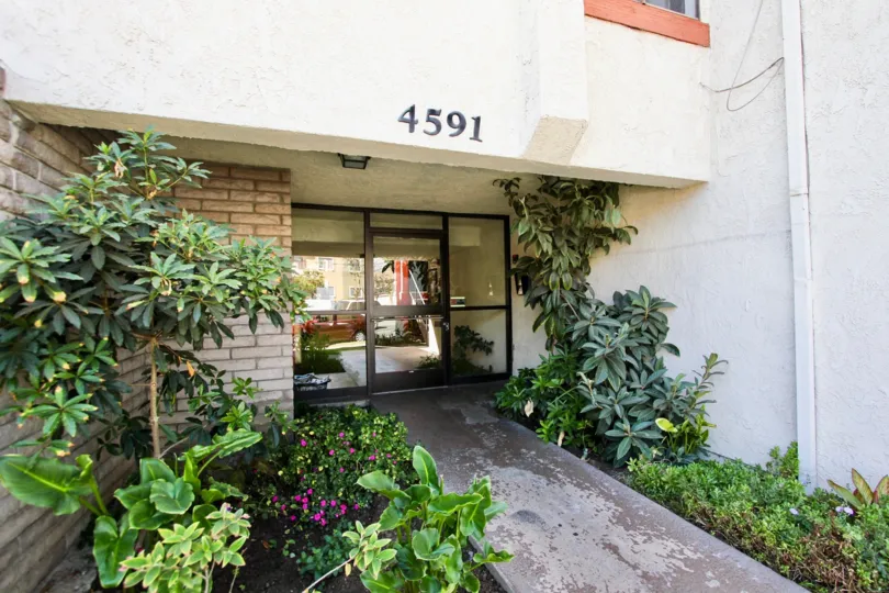 The entrance into Orange Villas in Long Beach, California