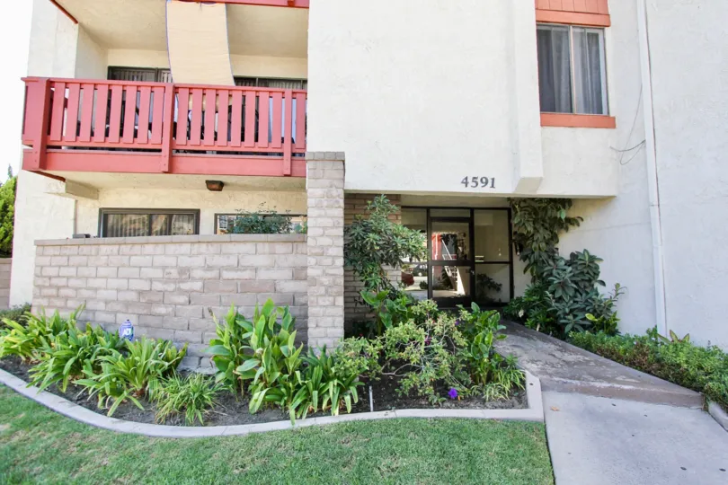 The entryway into Orange Villas