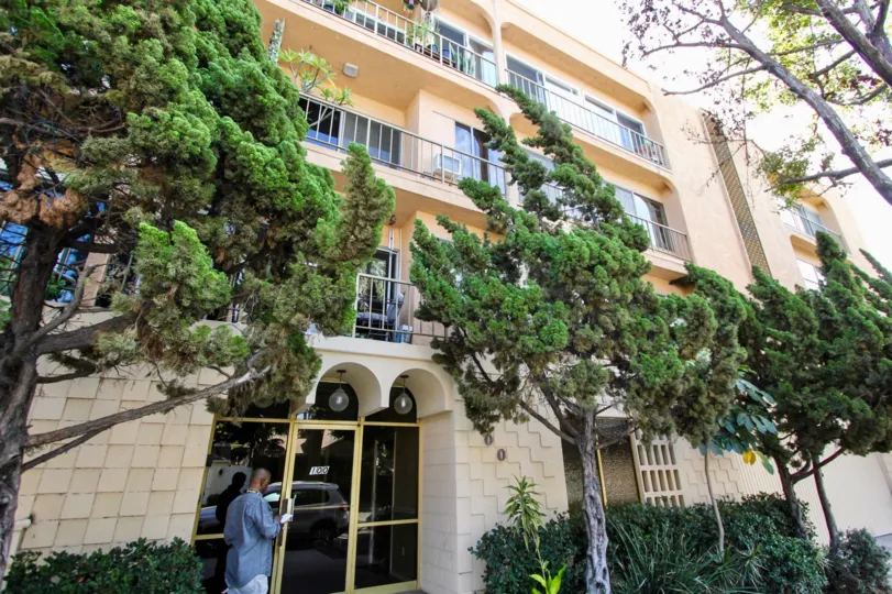The entrance into Pacific Manor