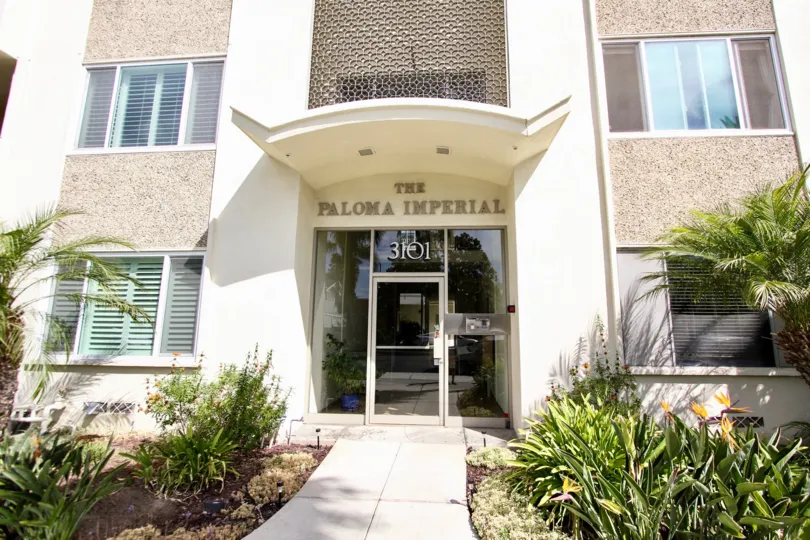 The entrance into Paloma Imperial
