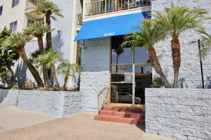 The entrance into Park Lido
