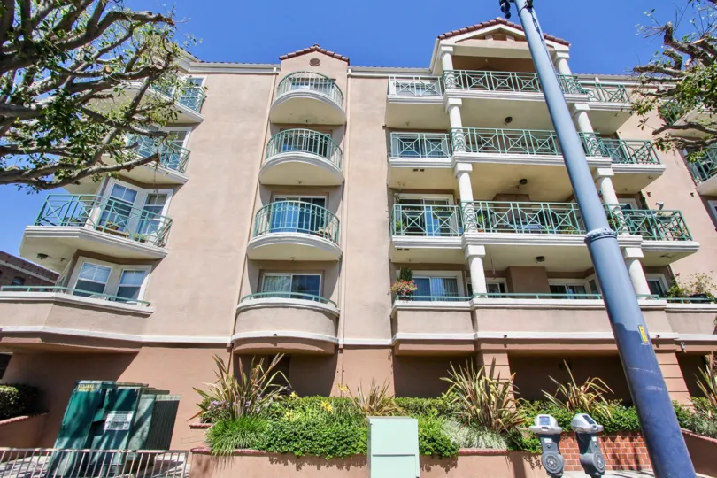 The balconies at Pine Plaza