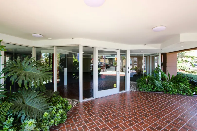 The entrance into the Pine Plaza in Long Beach, California