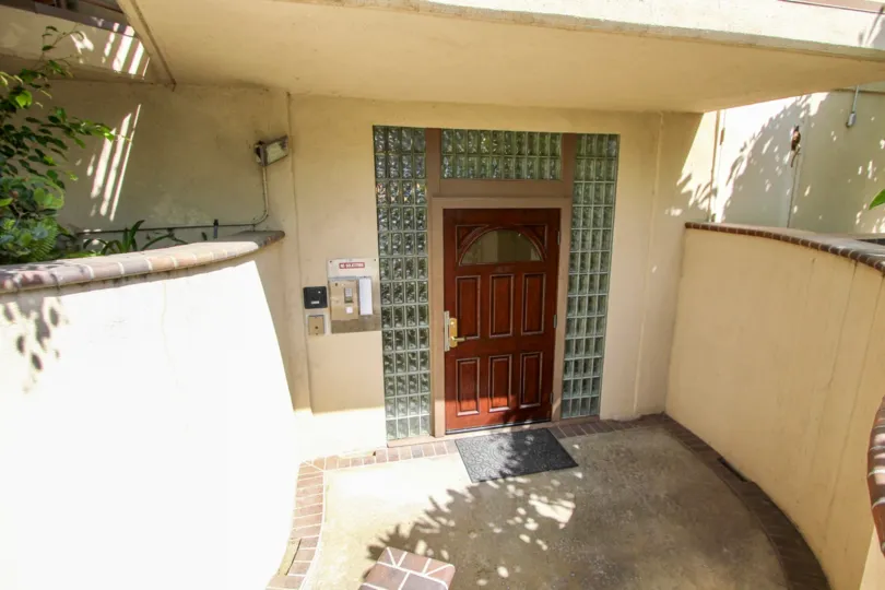 The door into the Plaza Mira Mar