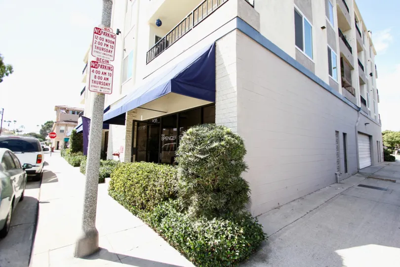 The hedges around the building at Savona Villa