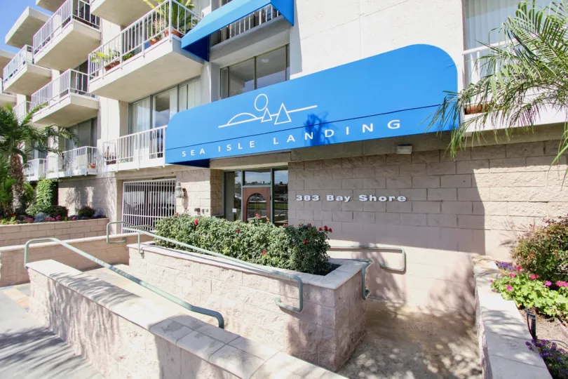 The covered entrance of Sea Isle Landing
