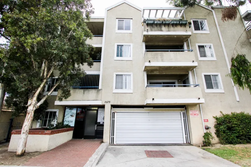 The view of Signal Terrace in Long Beach, California