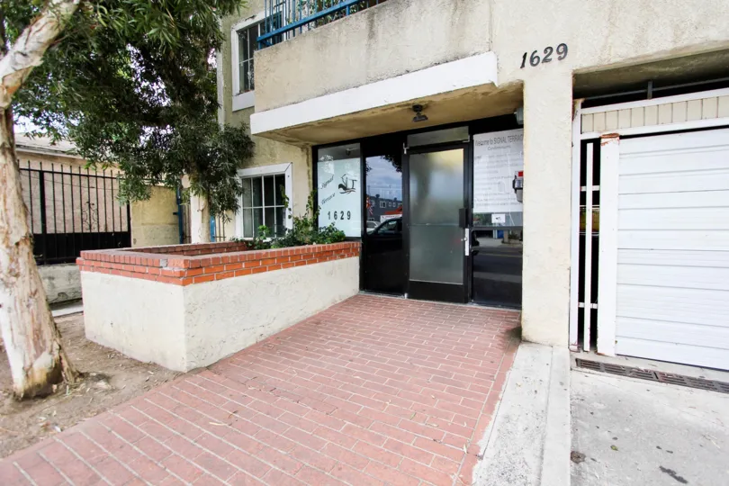 The entrance into Signal Terrace