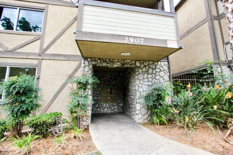 The sidewalk leading into Spaulding Vista